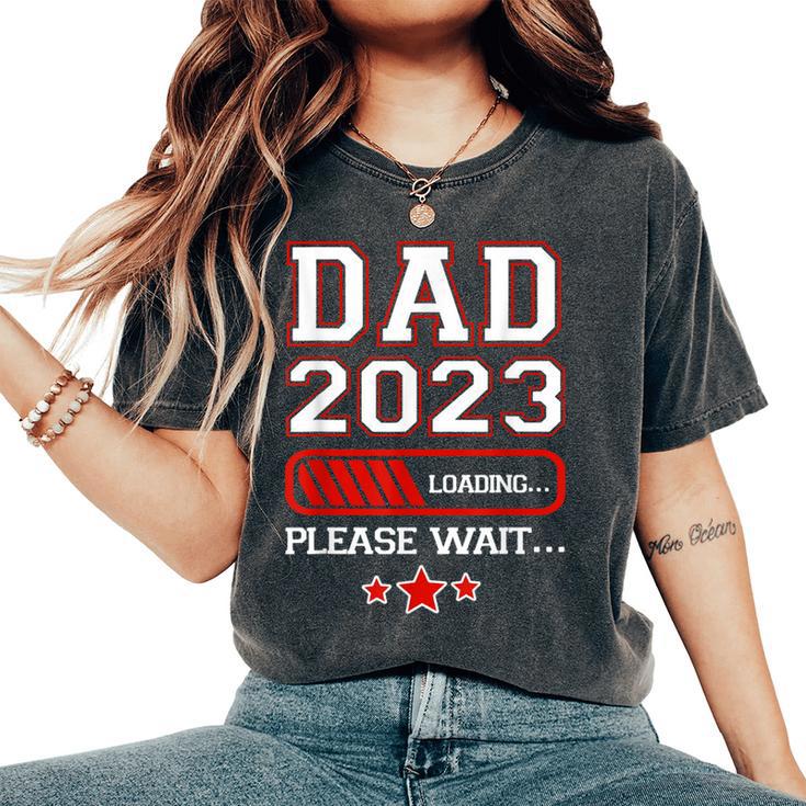 Fathers Dad Est 2023 Loading Expect Baby Wife Daughter Women's Oversized Comfort T-Shirt