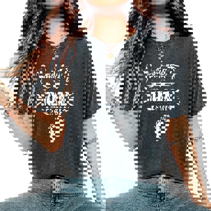 Promoted To Mommy Est 2024 New Grandma Grandmother Women's Oversized Comfort T-Shirt