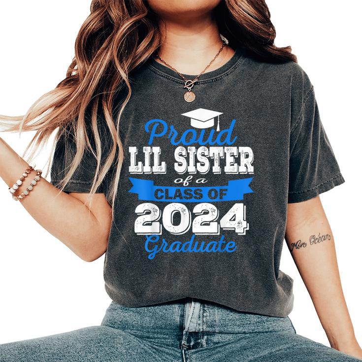 Super Proud Little Sister Of 2024 Graduate Awesome Family Women's Oversized Comfort T-Shirt