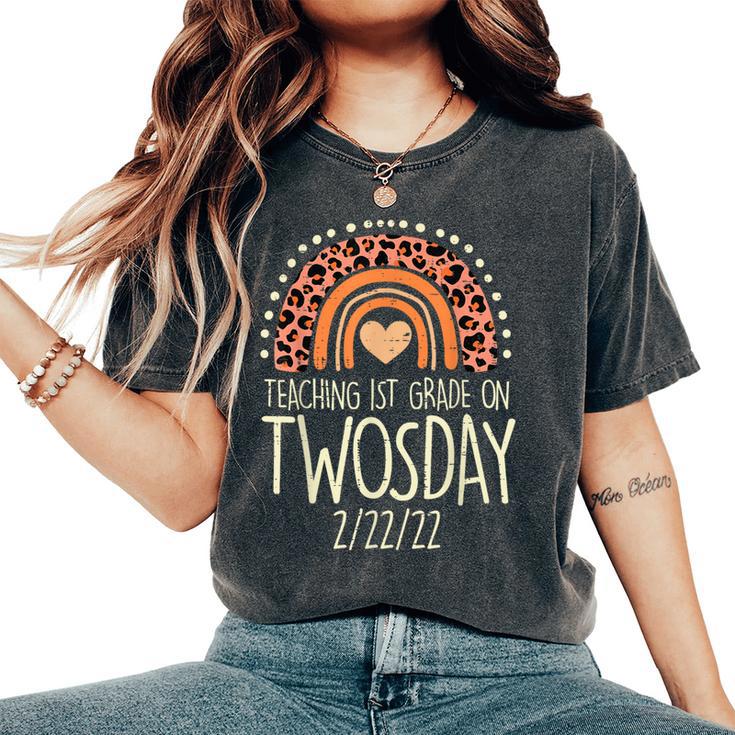 Teaching 1St Grade On Twosday 22222 Twos Day 2022 Teacher Women's Oversized Comfort T-Shirt