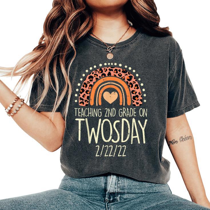 Teaching 2Nd Grade On Twosday 22222 Twos Day 2022 Teacher Women's Oversized Comfort T-Shirt