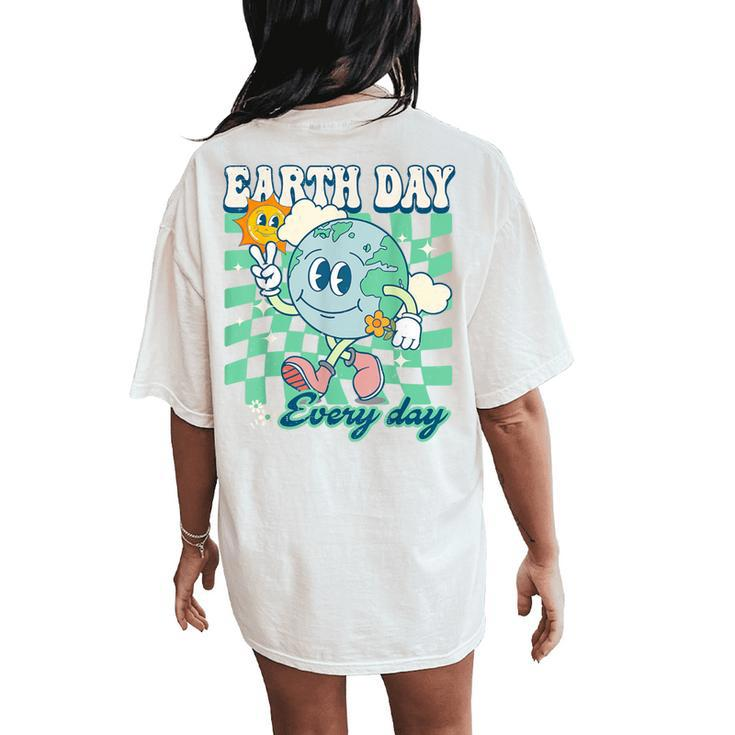 Earth Day Groovy Everyday Checkered Environment 54Th Anni Women's Oversized Comfort T-Shirt Back Print