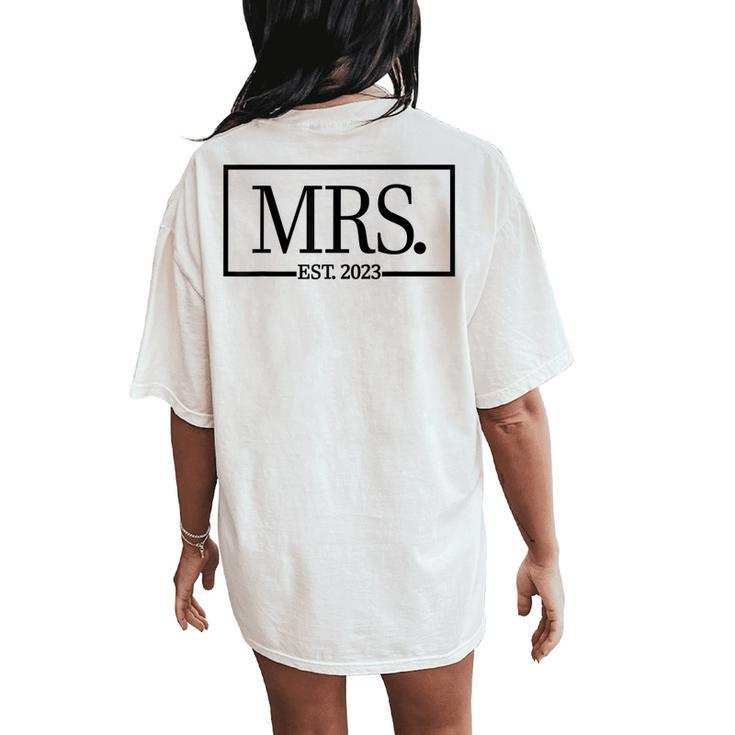 Mrs Est 2023 Married Couple Wife Husband Mr Wedding Mrs Women's Oversized Comfort T-Shirt Back Print