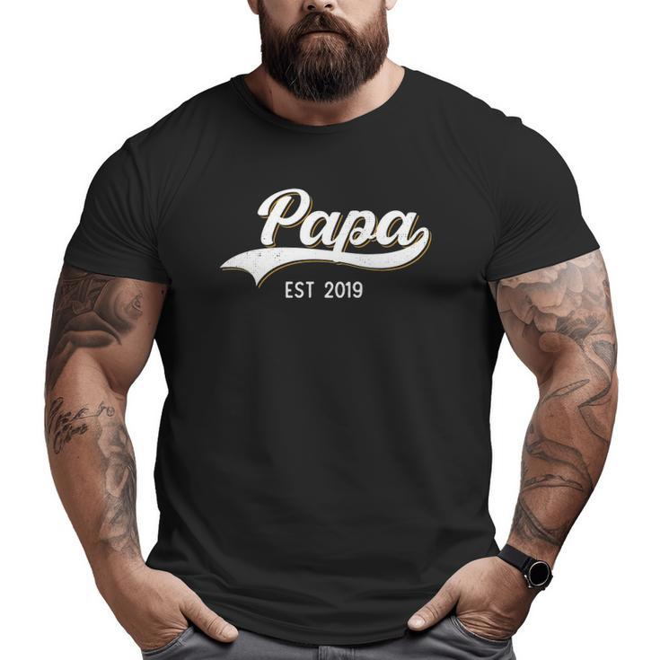 Papa Est 2019 Soon To Be Grandpa To Be Announcement Big and Tall Men T-shirt