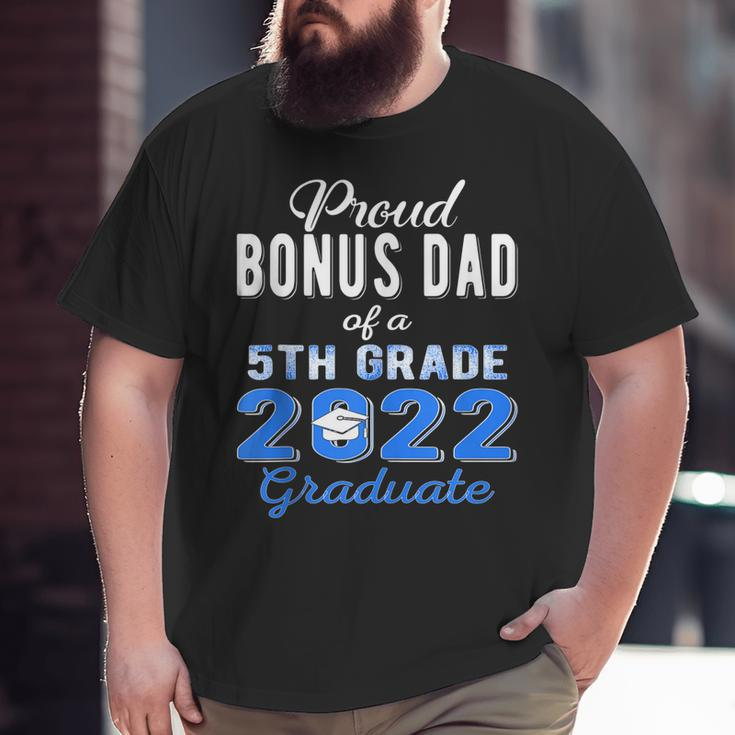 Proud Bonus Dad Of 5Th Grade Graduate 2022 Family Graduation Big and Tall Men T-shirt