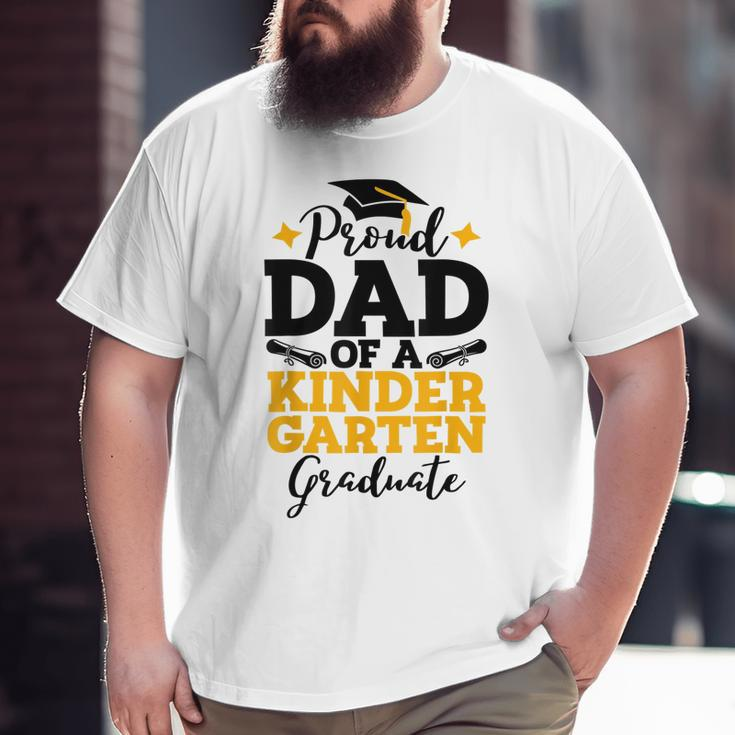 Proud Dad Of Kindergarten 2023 Grad Graduation Class Of 2023 Big and Tall Men T-shirt