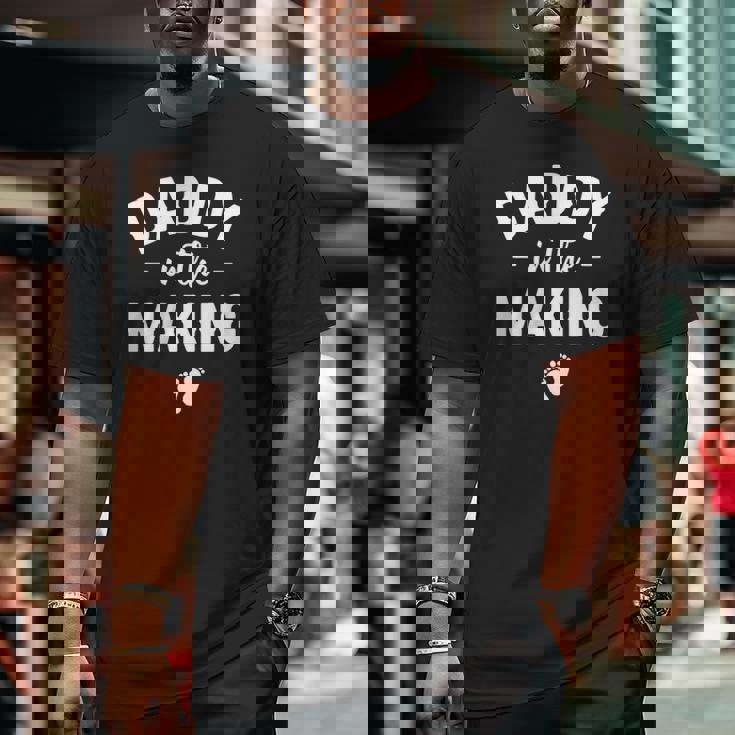 Mens Daddy In The Making Soon To Be Daddy Pregnancy Reveal Dad Big and Tall Men T-shirt