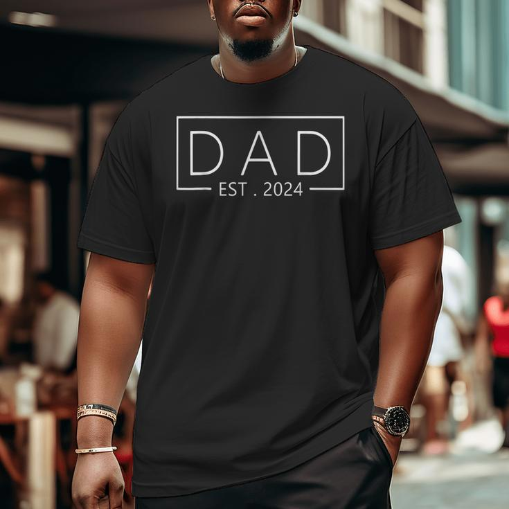 Promoted To Dad 2024 New Dad Father's Day Baby Daddy Big and Tall Men T-shirt