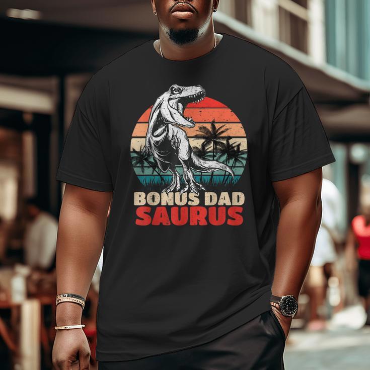Retro Bonus Dadsaurus Rex Bonus Dad Saurus Dinosaur Big and Tall Men T-shirt