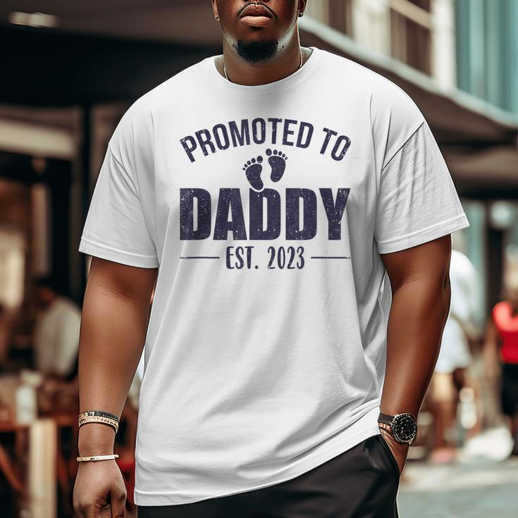 Promoted To Daddy Est 2023 For Dad New Baby Big and Tall Men T-shirt