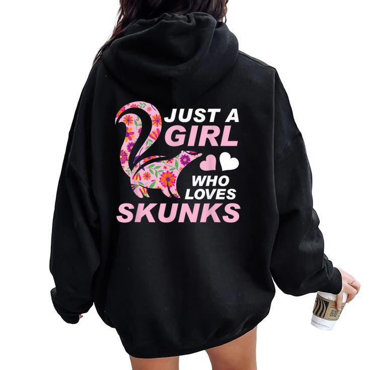 Just A Girl Who Loves Skunks Vintage Retro Skunk Women Oversized Hoodie Back Print