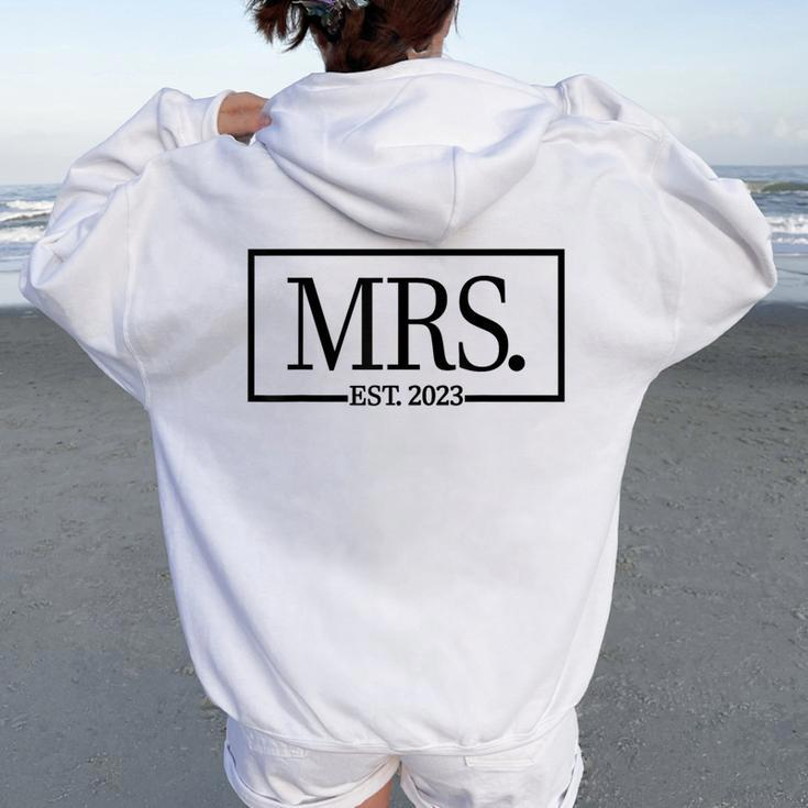 Mrs Est 2023 Married Couple Wife Husband Mr Wedding Mrs Women Oversized Hoodie Back Print
