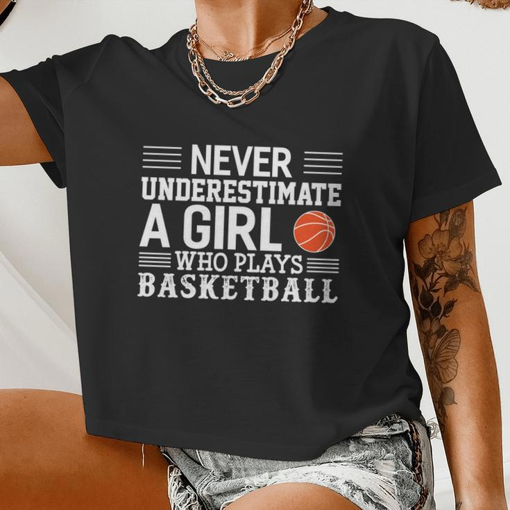 Basketball Never Underestimate A Girl Who Plays Basketball Women Cropped T-shirt