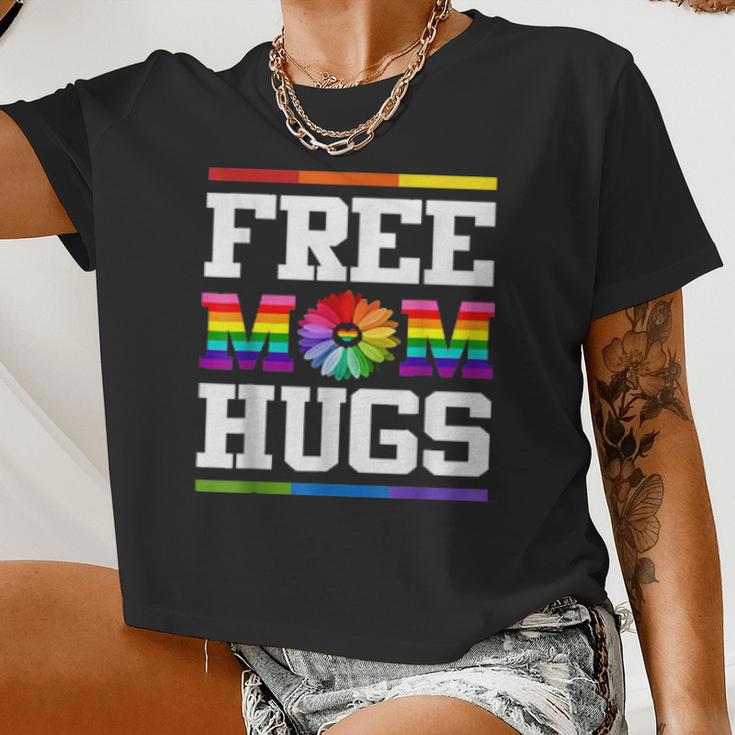 Free Mom Hugs Pride Lgbt Women Cropped T-shirt