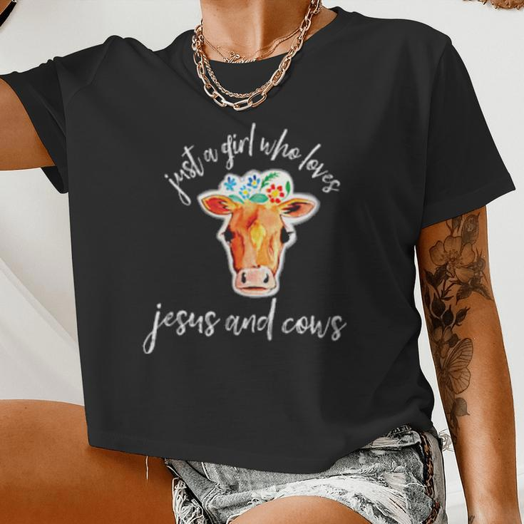 Just A Girl Who Loves Jesus And Cows Farmer Christian Women Cropped T-shirt