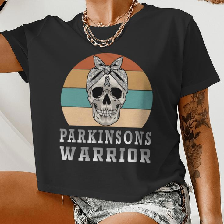 Parkinsons Warrior Skull Women Vintage Grey Ribbon Parkinsons Parkinsons Awareness Women Cropped T-shirt