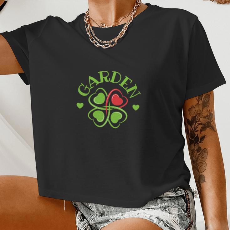 St Patricks Day Pregnancy Planted Garden Shamrock Baby Mom Women Cropped T-shirt