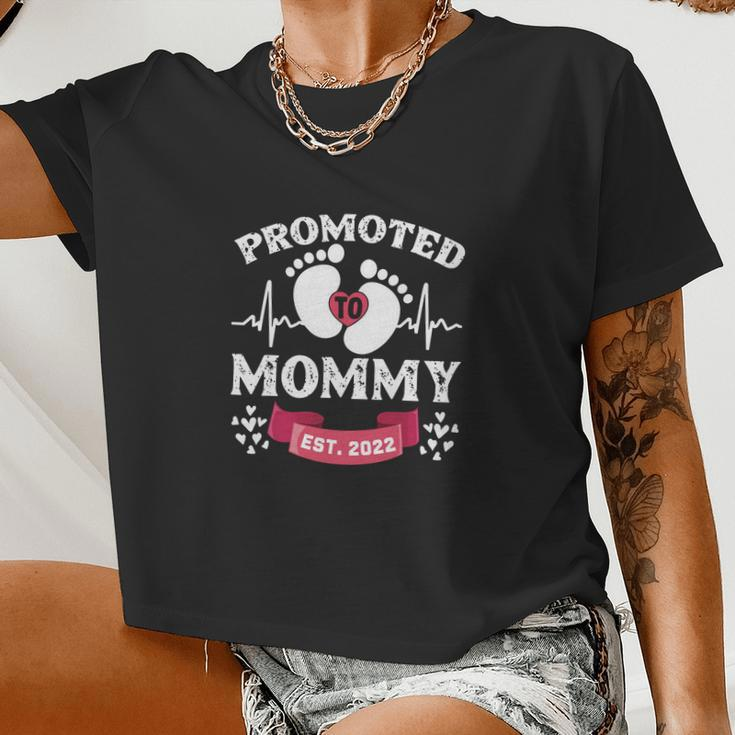 Womens 1St Time Mom Est 2022 New First Mommy Women Cropped T-shirt
