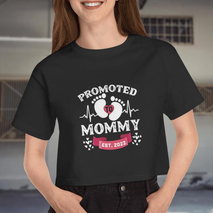 Womens 1St Time Mom Est 2022 New First Mommy Women Cropped T-shirt