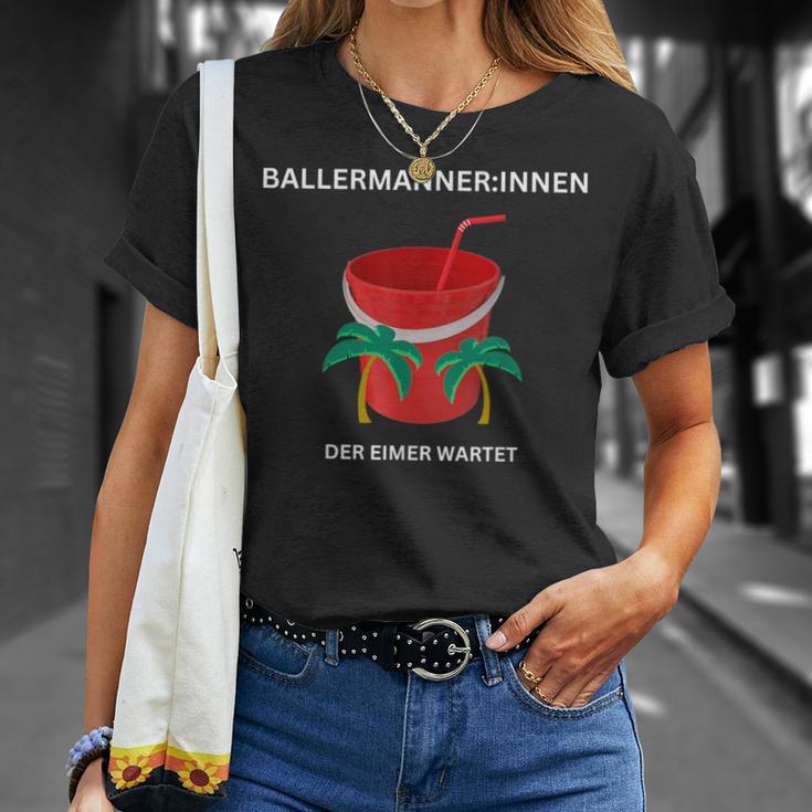 BallermannerInnen Der Eimer Wartet S T-Shirt Geschenke für Sie