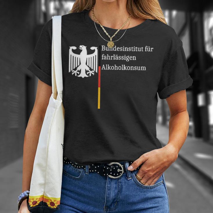 Bundesinstitut Für Fahrlässigen Alkoholkonsum T-Shirt Geschenke für Sie