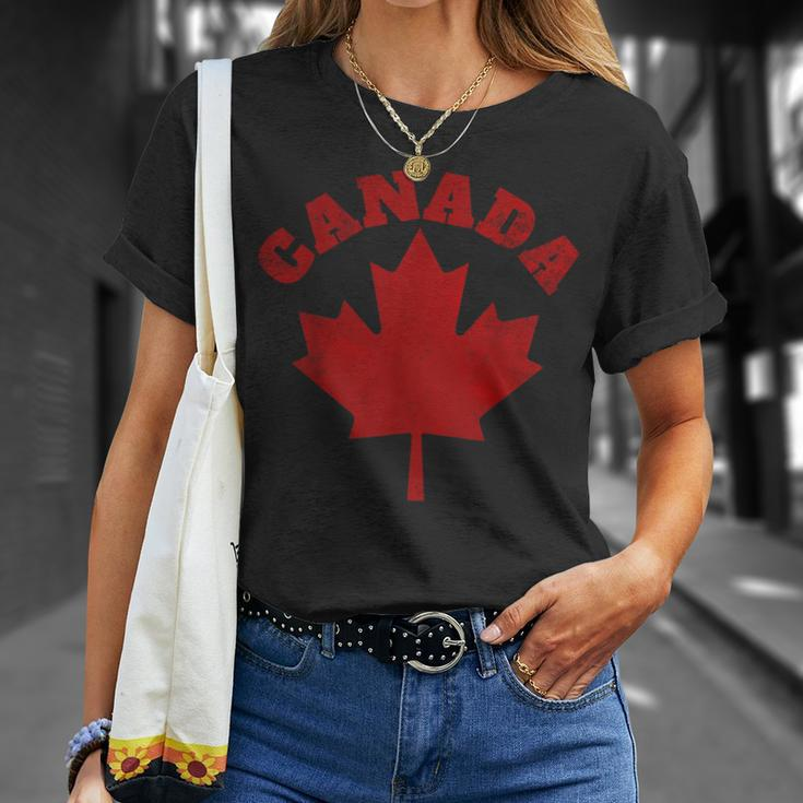Canada Vintage Canadian Flag Leaf Maple Retro T-Shirt Gifts for Her