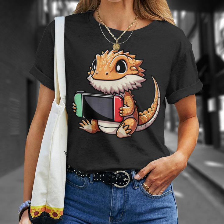 Cute Bearded Dragon Playing Video Games Gamer T-Shirt Gifts for Her