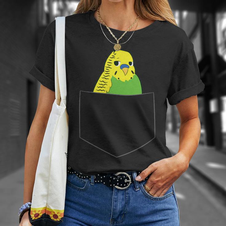 Cute Budgie In Pocket Budgie Bird In Bag S T-Shirt Geschenke für Sie