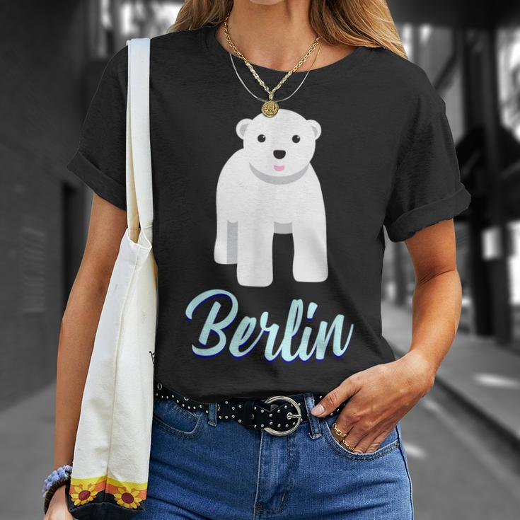 Cute Polar Bear Baby In Berlin T-Shirt Geschenke für Sie