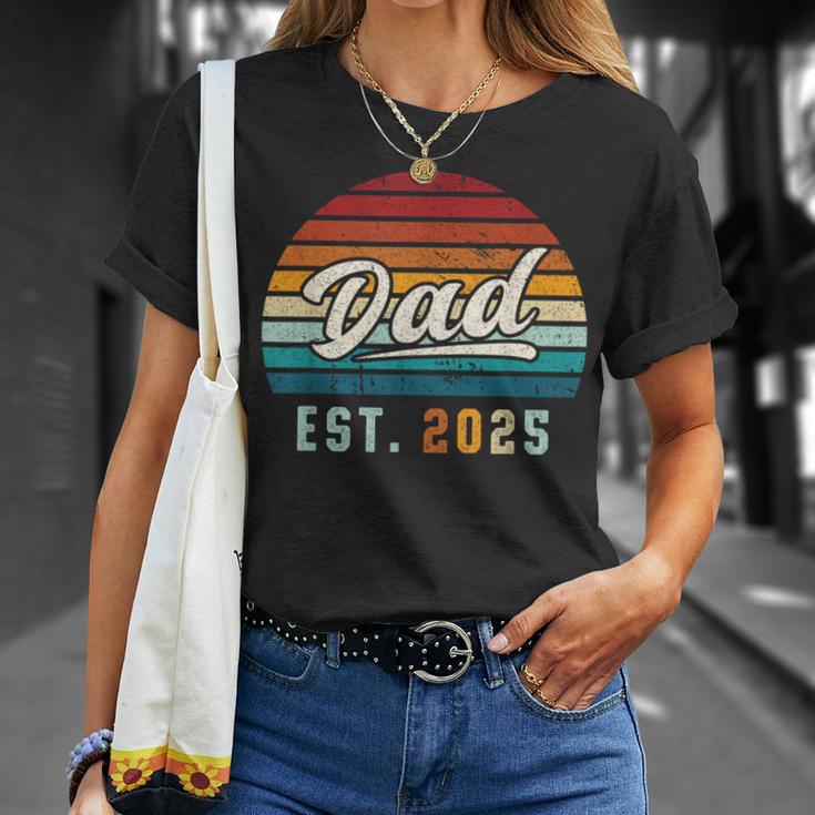 Dad Est 2025 Ersteratertag Frischgebackener Papa T-Shirt Geschenke für Sie