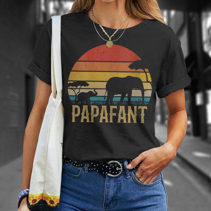 Damen Papafant Papa Elefant Retrointage Sunsetatertag Savanne Mit-Ausschnitt T-Shirt Geschenke für Sie