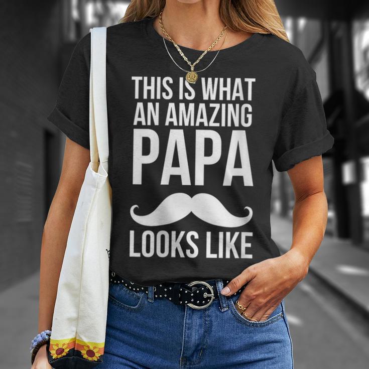 Damen So Sieht Ein Erstaunlicher Papa Aus Mit-Ausschnitt T-Shirt Geschenke für Sie