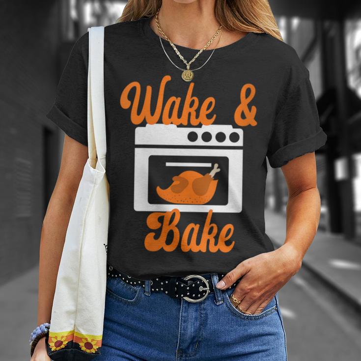 Damen Wake & Bake Thanksgiving Truthahn Lustiger Papa Witz Friendsgiving Mit-Ausschnitt T-Shirt Geschenke für Sie