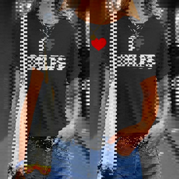 Divertido Me Encantan Los Dilf Me Encantan Los Dilf Red Heart Cool Camiseta unisex Regalos para ella