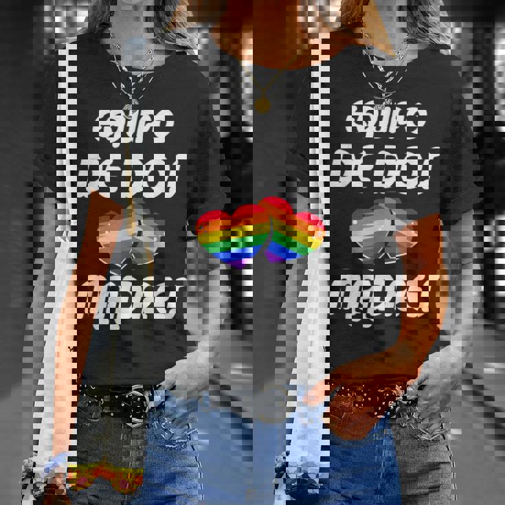 Dos Madres Lgbt-Q Orgullo Gay Mamá Aliada Corazón Arco Iris Camiseta unisex Regalos para ella
