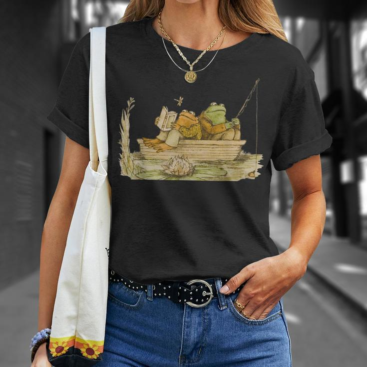 Frog & Toad Fishing Vintage Classic Book Frog Reading Book T-Shirt Gifts for Her