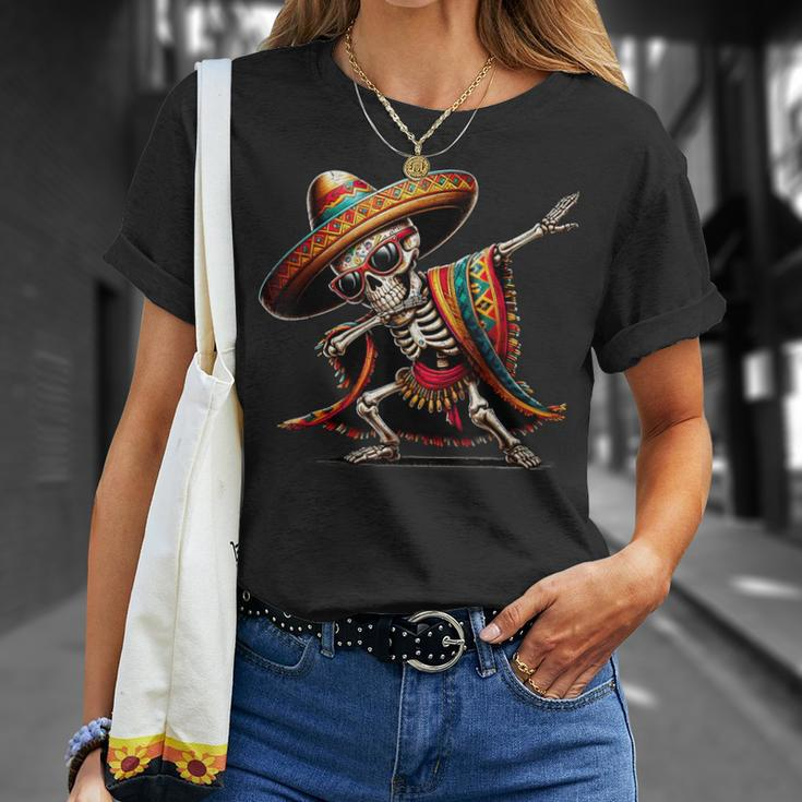 Dabbing Mexican Skeleton Poncho Cinco De Mayo Boys Men T-Shirt Gifts for Her