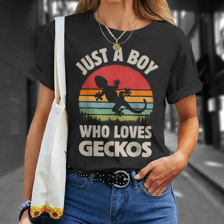 Gecko Just A Boy Who Loves Lizards Reptiles Retro Vintage T-Shirt Gifts for Her