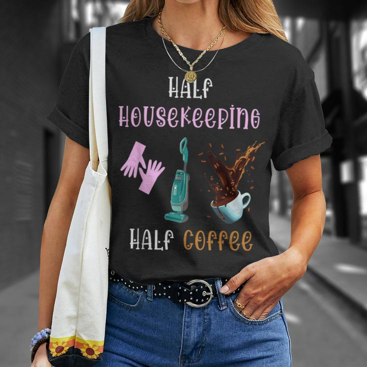 Halber Hausmeister Halber Kaffee Hausreinigungstrupp Black T-Shirt Geschenke für Sie