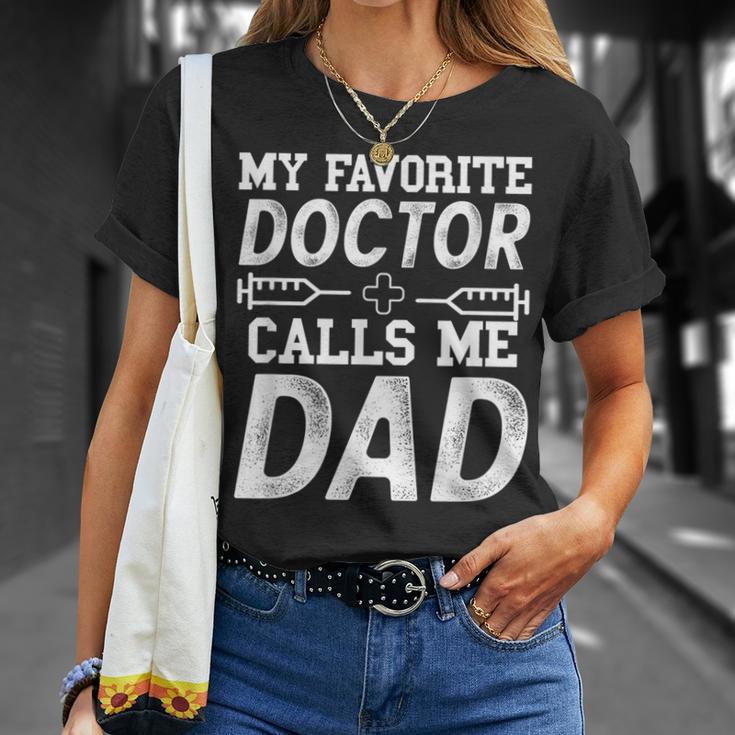 Herren My Favorite Doctor Calls Me Dad Geschenk Für Papaon Dr T-Shirt Geschenke für Sie