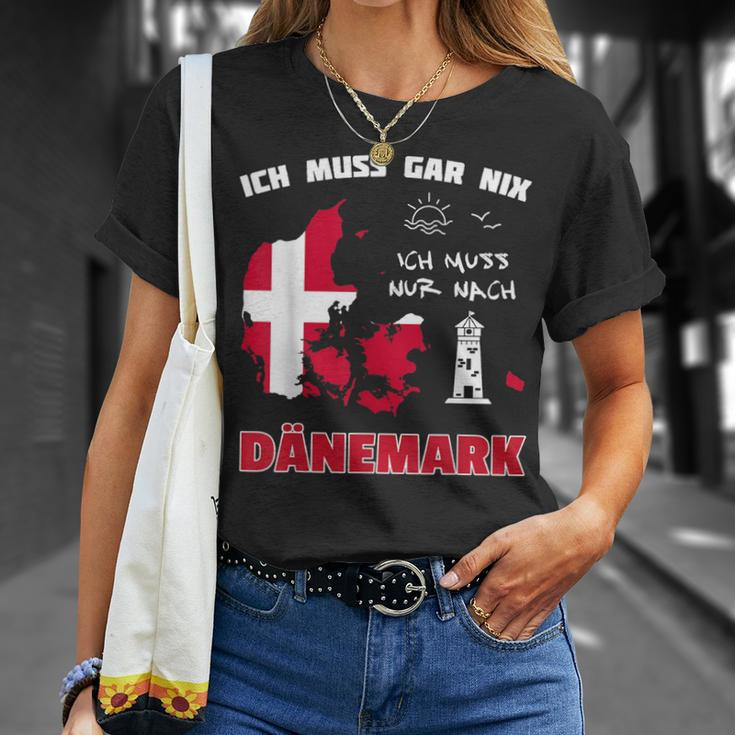 Ich Muss Gar Nix Muss Nur Nach Denmark T-Shirt Geschenke für Sie