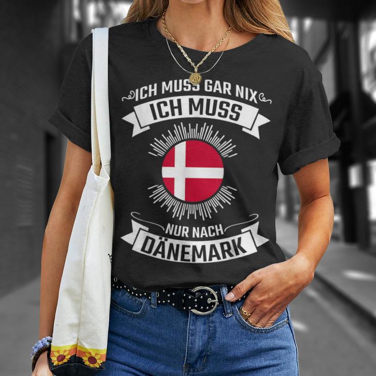 Ich Muss Nur Nach Denmark T-Shirt Geschenke für Sie