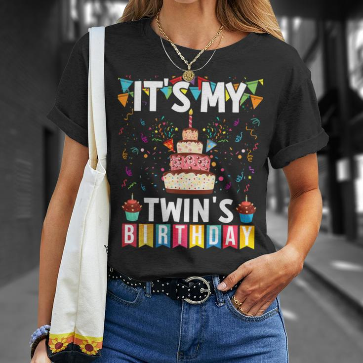 It's My Twin's Birthday Twins Matching Birthday Mom Dad T-Shirt Gifts for Her