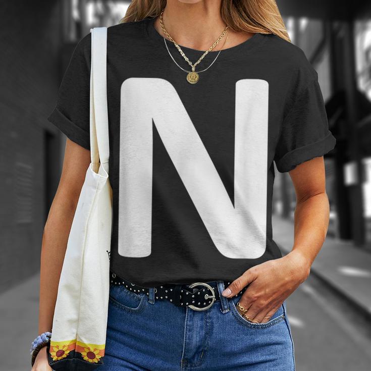 Letter N T-Shirt Geschenke für Sie