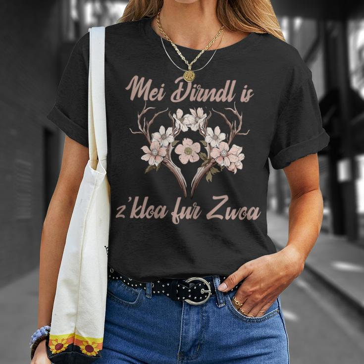 Mei Dirndl Is Z Kloa For Zwoa Dirndl For Zwoa Oktoberfest T-Shirt Geschenke für Sie