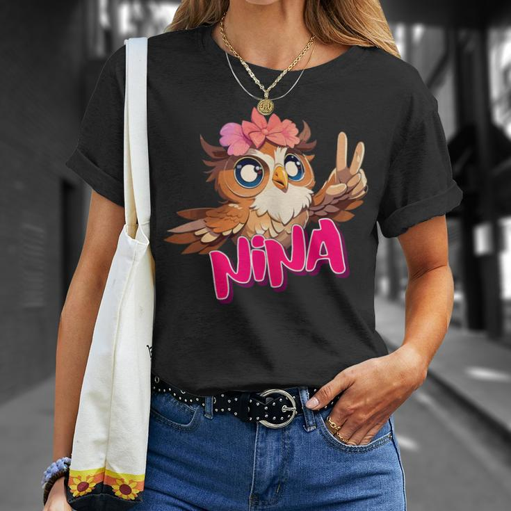 Nina Schöner Mädchen Name Mit Niedlicher Eule T-Shirt Geschenke für Sie