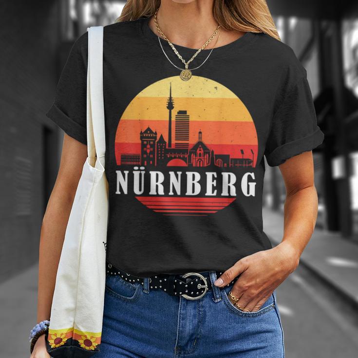 Nuremberg Skyline In Retrointage Style T-Shirt Geschenke für Sie