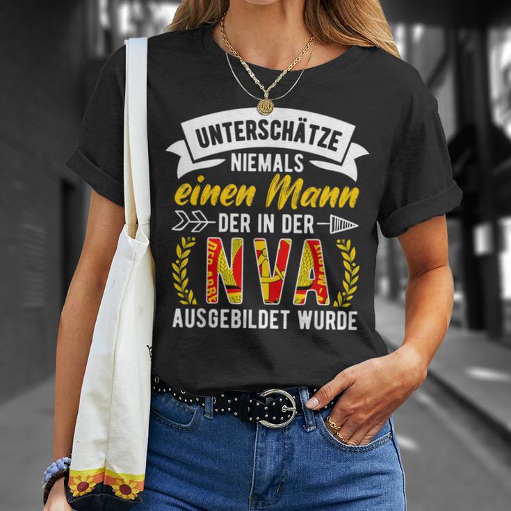 Nva Underschätze Niemals Einen Manneteran East Ddr Ossi T-Shirt Geschenke für Sie