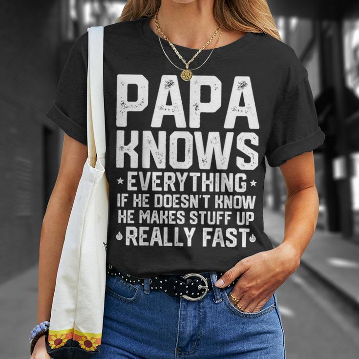 Papa Knows Everythingintage Opa Dad Witzeatertag T-Shirt Geschenke für Sie