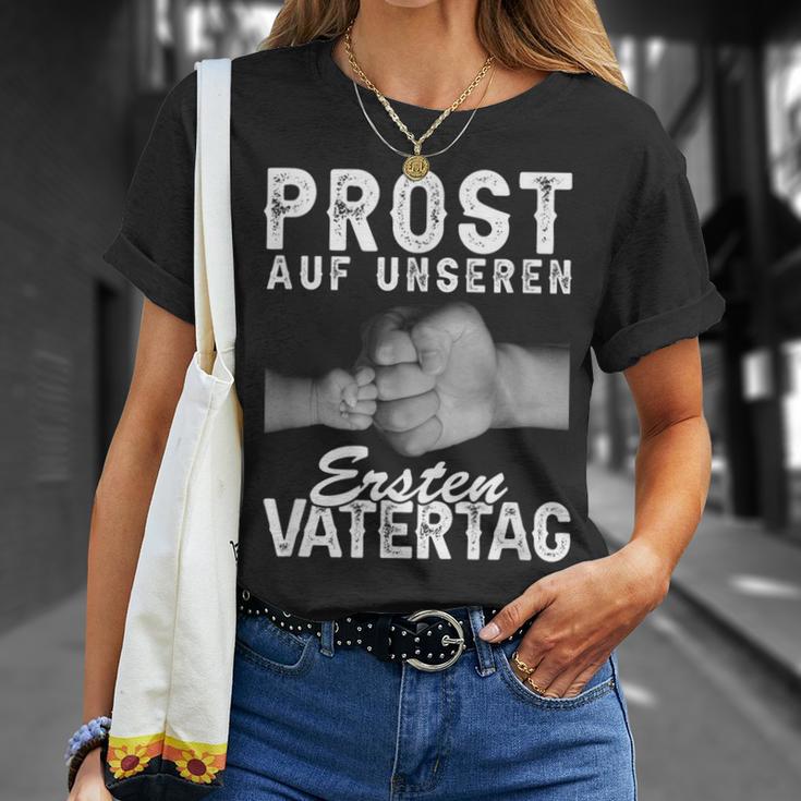 Prost Auf Unser Ersten Father's Day Father Papa Hands Fiste T-Shirt Geschenke für Sie